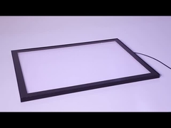 Ultrafeine, ultraleichte Aluminium-Lichtschachtel mit weichem hellem Licht, sehr attraktiv.